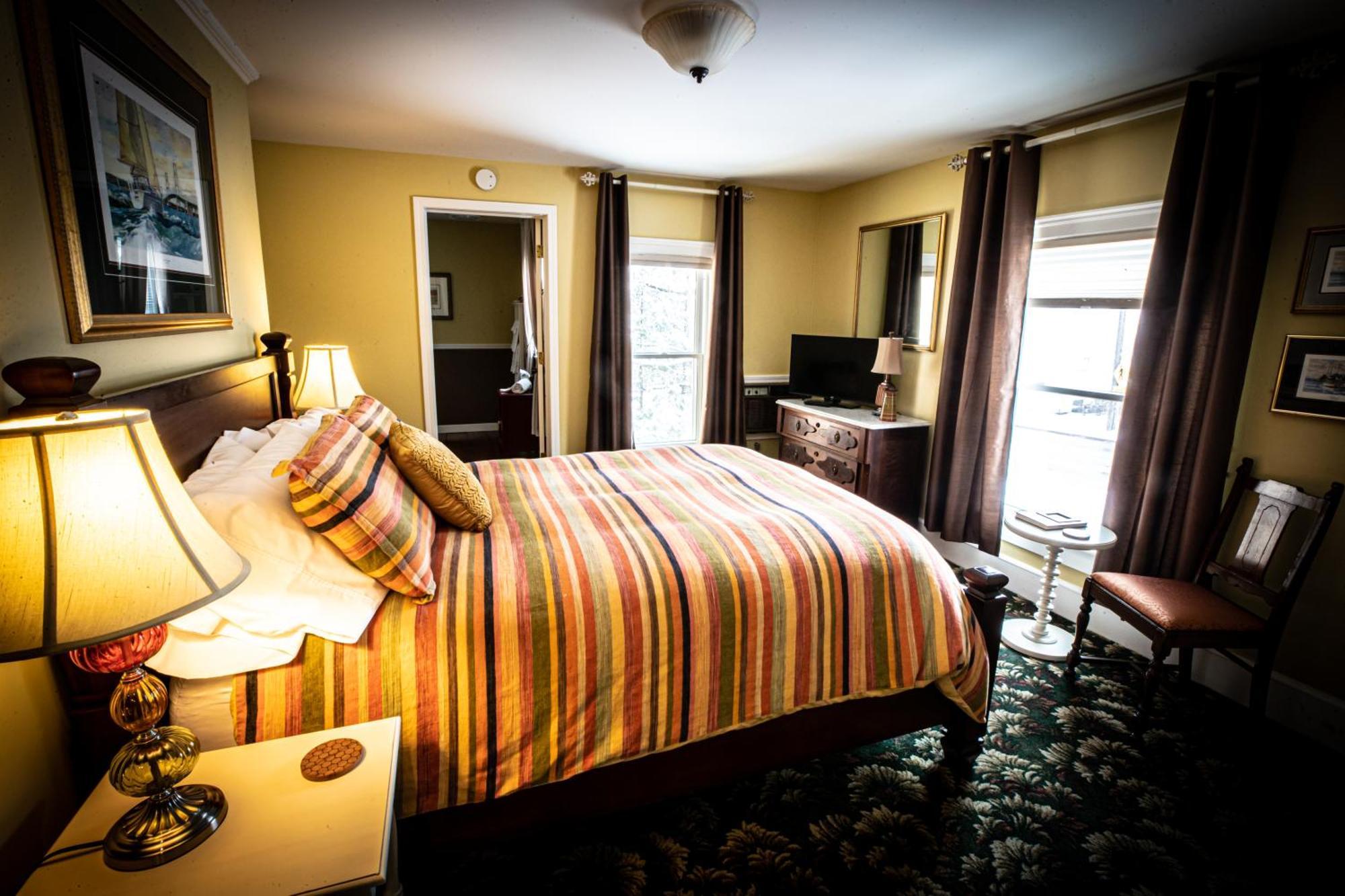 Twin Oaks Inn Saugatuck Extérieur photo