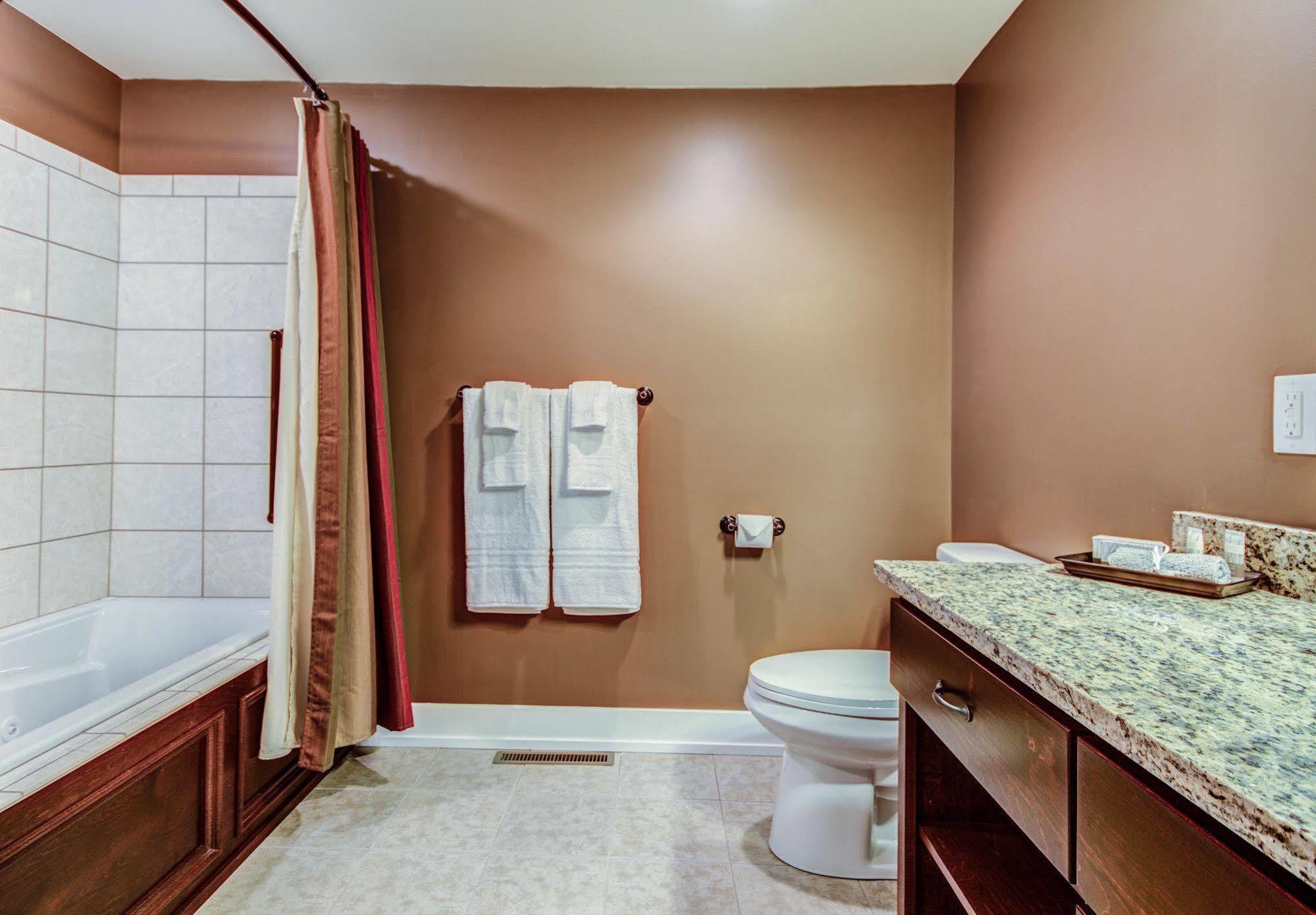 Twin Oaks Inn Saugatuck Extérieur photo