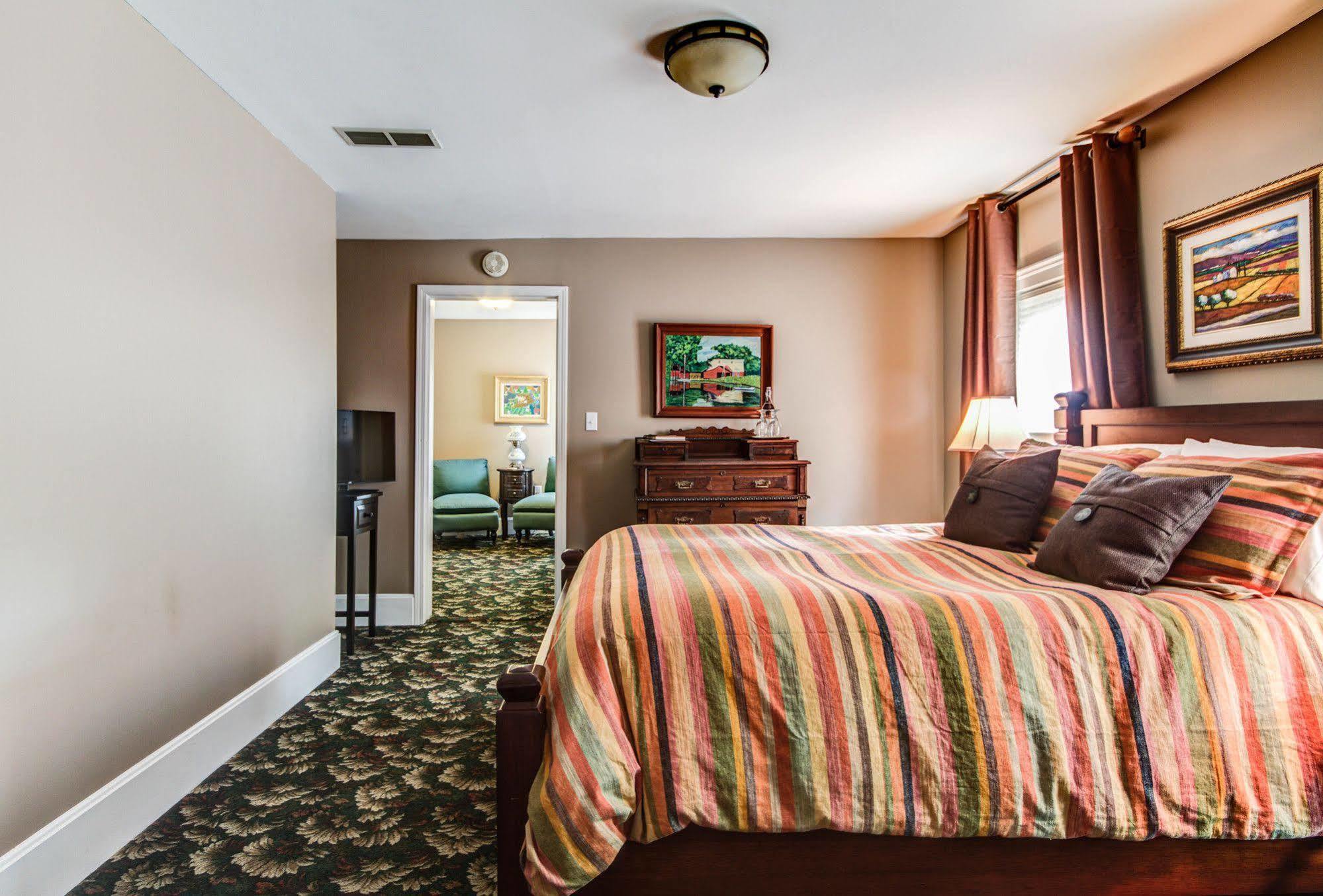 Twin Oaks Inn Saugatuck Extérieur photo