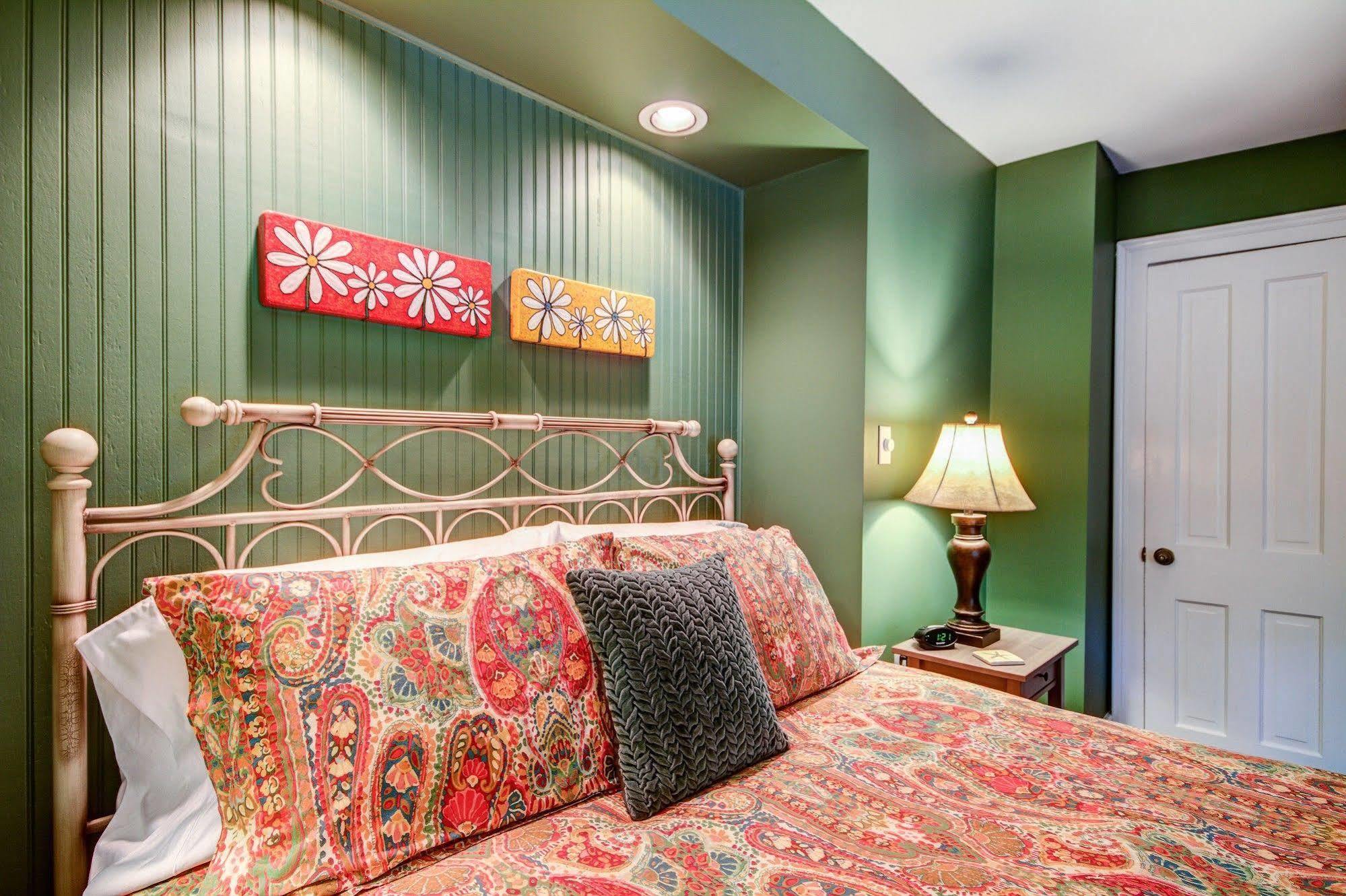 Twin Oaks Inn Saugatuck Extérieur photo