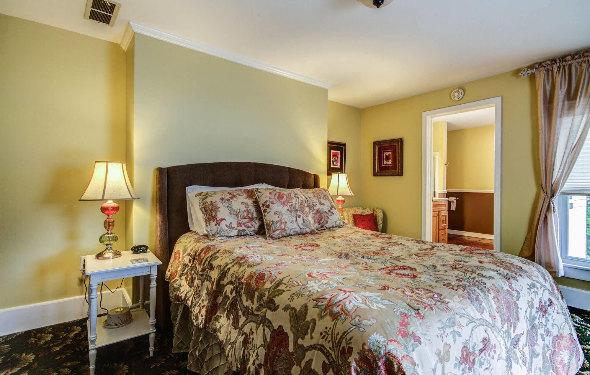 Twin Oaks Inn Saugatuck Extérieur photo